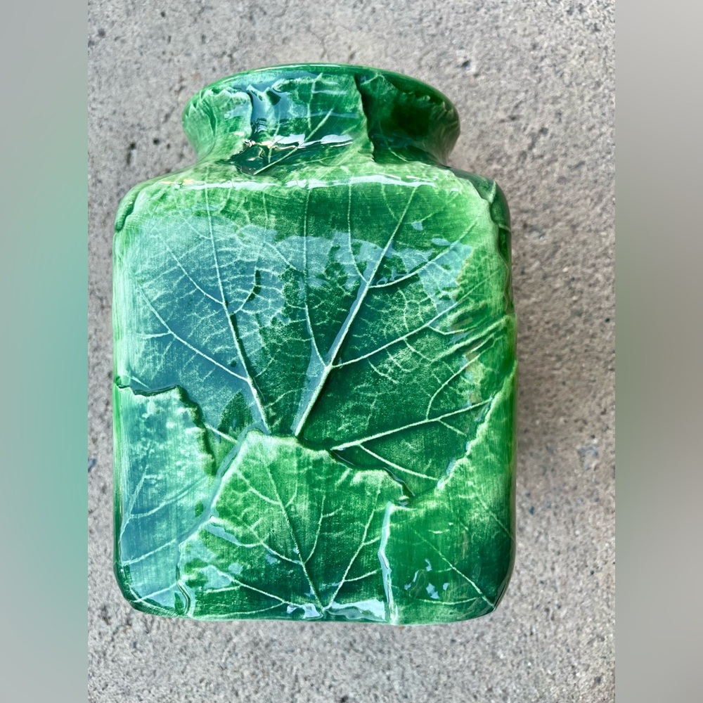 Vintage Vietri Italy Foglia Leonardo Green Leaf Vase - Hand Painted Majolica" - Picture 7 of 8